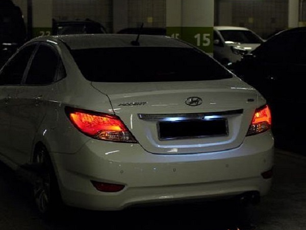 Замена лампы ближнего света Hyundai Solaris, противотуманной фары, габаритных лампочек и иной оптики