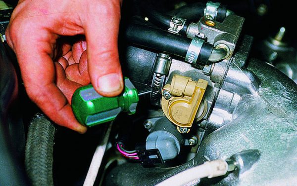 Признаки неисправности и замена датчика распредвала ВАЗ 2114, коленвала и дроссельной заслонки