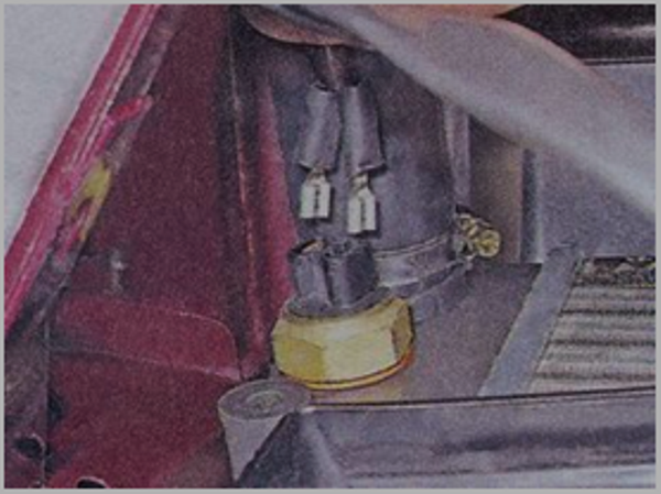 Где находится датчик включения вентилятора ВАЗ 2107 и указатель температуры охлаждающей жидкости Где находится датчик включения вентилятора ВАЗ 2107 и указатель температуры охлаждающей жидкости