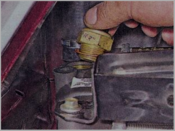 Где находится датчик включения вентилятора ВАЗ 2107 и указатель температуры охлаждающей жидкости Где находится датчик включения вентилятора ВАЗ 2107 и указатель температуры охлаждающей жидкости