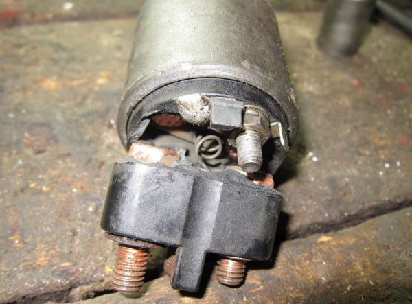 Стартер не щелкает, но крутит двигатель (плохо, медленно, долго, туго, слабо или тяжело): причины Стартер не щелкает, но крутит двигатель (плохо, медленно, долго, туго, слабо или тяжело): причины