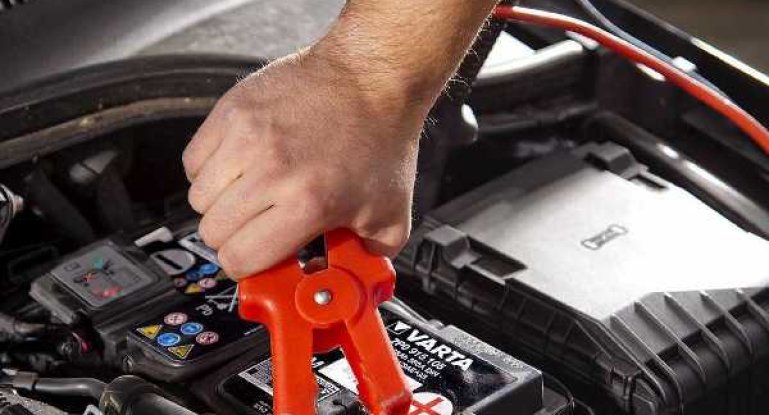 Зарядка аккумулятора автомобиля в домашних условиях: можно ли заряжать АКБ не снимая с машины и как зарядить дома через лампочку