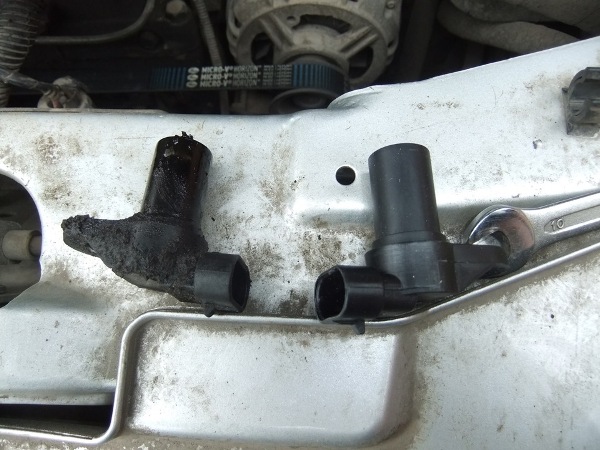 Где находится датчик температуры охлаждающей жидкости Chevrolet Niva, детонации, фаз и скорости, распредвала и уровня топлива Где находится датчик температуры охлаждающей жидкости Chevrolet Niva, детонации, фаз и скорости, распредвала и уровня топлива