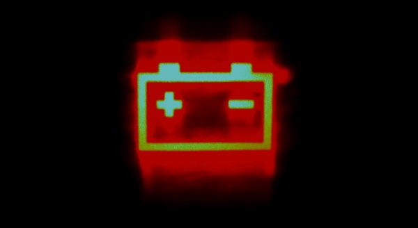 Инструкция, как правильно зарядить аккумулятор автомобиля без снятия АКБ (видео) Инструкция, как правильно зарядить аккумулятор автомобиля без снятия АКБ (видео)