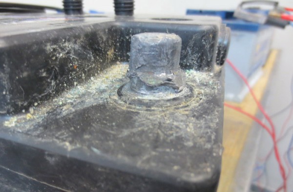 Каким током заряжать аккумулятор автомобиля: общие принципы и схема зарядки автомобильной АКБ