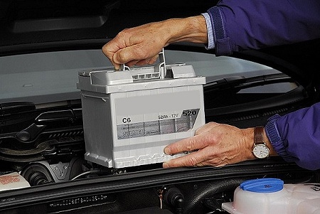 Уровень электролита в автомобильном аккумуляторе, сила тока, мощность и иные характеристики АКБ Уровень электролита в автомобильном аккумуляторе, сила тока, мощность и иные характеристики АКБ