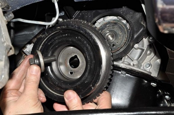 Как самостоятельно проверить и заменить ремень ГРМ на Лада Приора