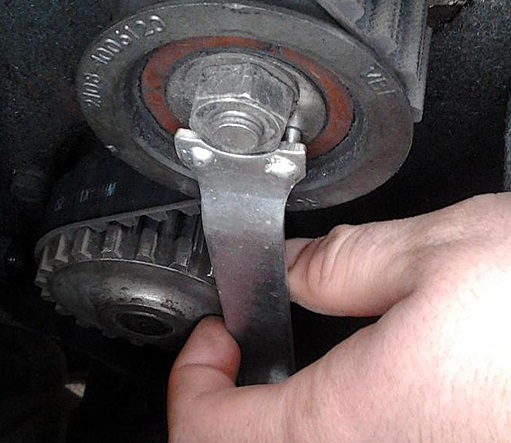 Как самостоятельно проверить и заменить ремень ГРМ на Лада Приора