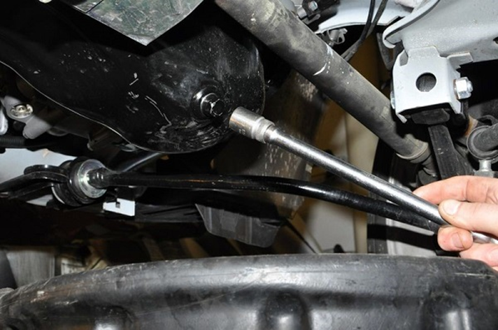 Меняем масло и фильтр на Лада Калина в гараже