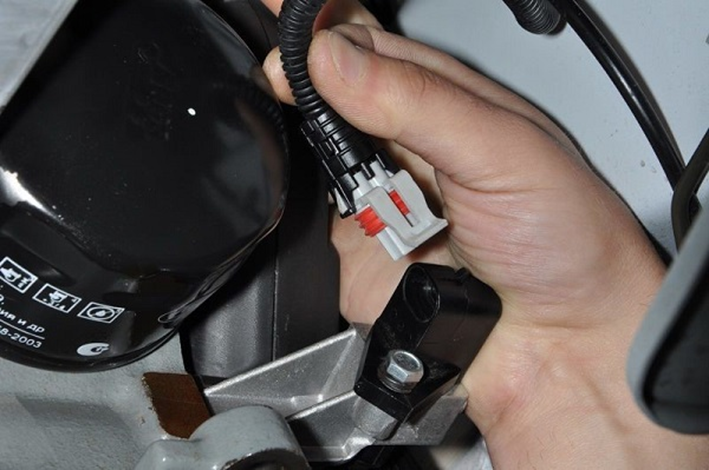 Меняем масло и фильтр на Лада Калина в гараже