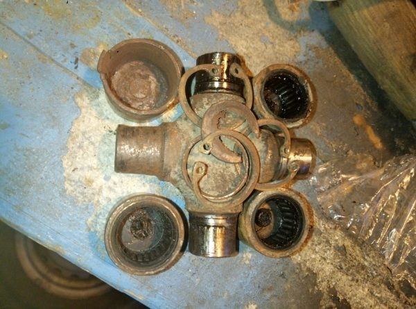 Как своими руками поменять крестовину кардана на ВАЗ 2107 Как своими руками поменять крестовину кардана на ВАЗ 2107