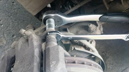 Самостоятельная замена тормозных колодок Kia Rio 3