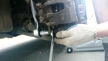 Самостоятельная замена тормозных колодок Kia Rio 3