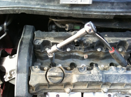 Самостоятельная замена свечей зажигания на автомобиле Citroen С4 Самостоятельная замена свечей зажигания на автомобиле Citroen С4