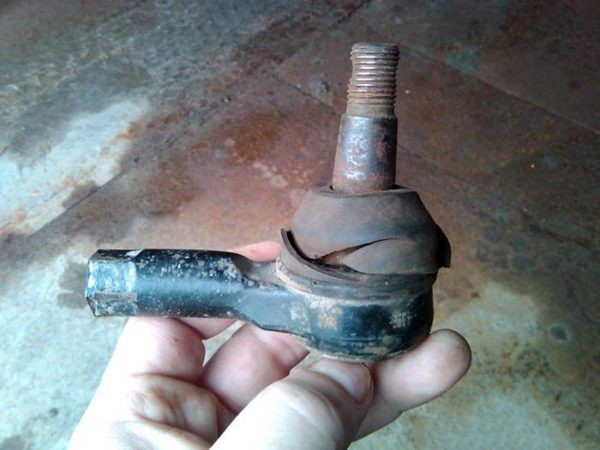 Неисправности и замена рулевых тяг ВАЗ 2107 в домашних условиях