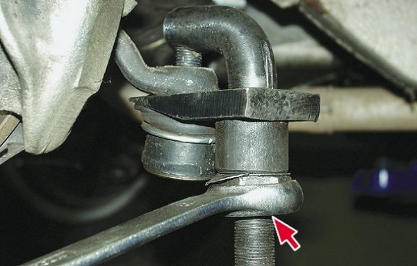 Неисправности и замена рулевых тяг ВАЗ 2107 в домашних условиях