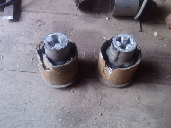 Как заменить сайлентблок задней балки на авто Skoda Octavia Tour Как заменить сайлентблок задней балки на авто Skoda Octavia Tour