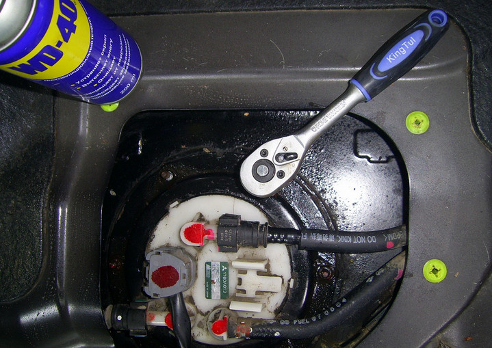 Самостоятельная замена топливного фильтра Mitsubishi Outlander