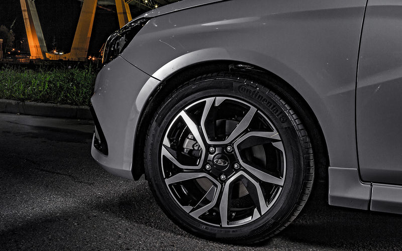 Плюсы и минусы новой модели Лада Веста Sport Плюсы и минусы новой модели Лада Веста Sport