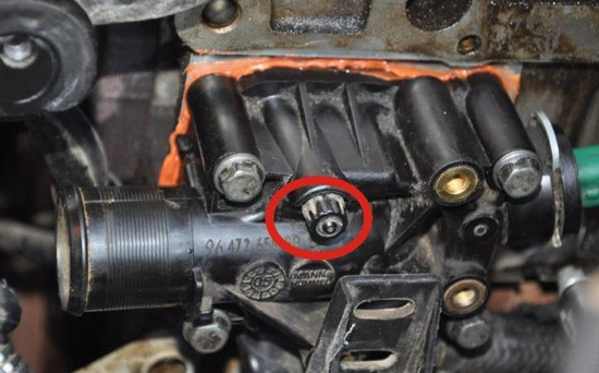 Как устранить течь термостата на автомобиле Citroen С4