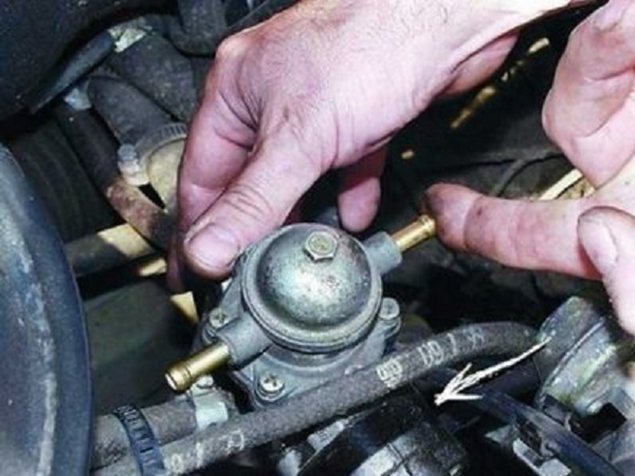 Диагностика и самостоятельный ремонт механического топливного бензонасоса ВАЗ 2108 Диагностика и самостоятельный ремонт механического топливного бензонасоса ВАЗ 2108