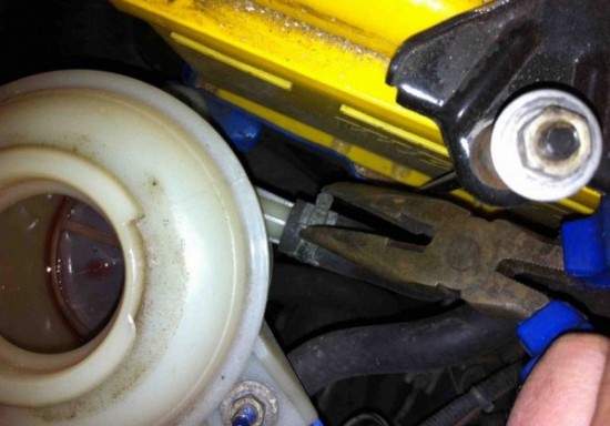 Самостоятельная замена масла в гидроусилителе автомобиля Chevrolet Aveo