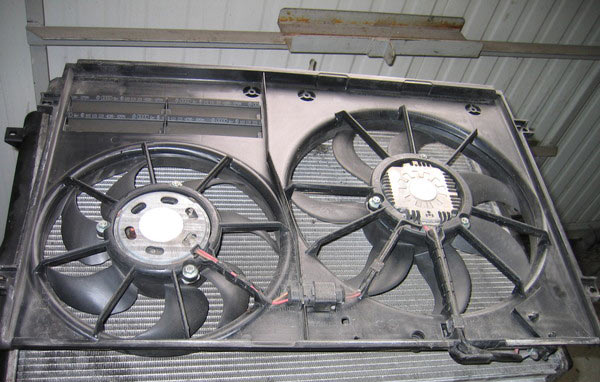 Как самостоятельно заменить радиатор на автомобиле Volkswagen Golf Plus