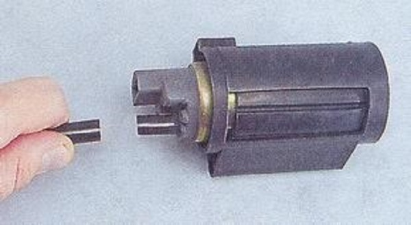 Диагностика и самостоятельный ремонт электрического бензонасоса ВАЗ 2108 Диагностика и самостоятельный ремонт электрического бензонасоса ВАЗ 2108