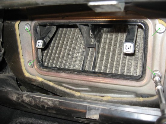 Самостоятельная чистка испарителя кондиционера на авто Audi 100