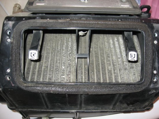 Самостоятельная чистка испарителя кондиционера на авто Audi 100