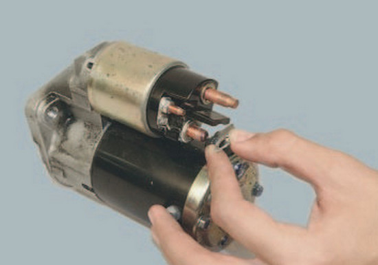 Самостоятельный ремонт стартера на автомобиле Renault Logan