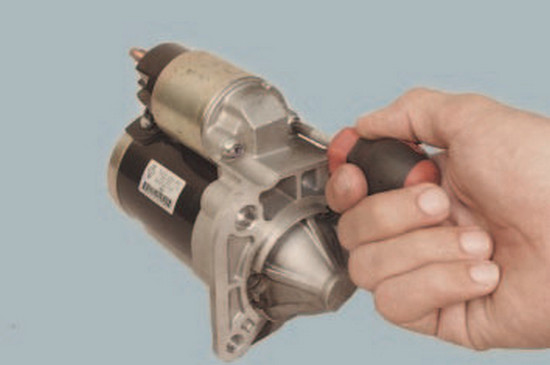 Самостоятельный ремонт стартера на автомобиле Renault Logan