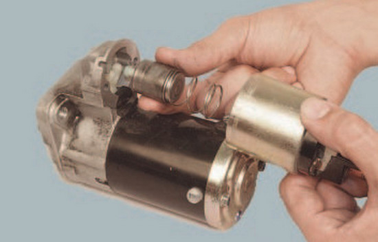 Самостоятельный ремонт стартера на автомобиле Renault Logan