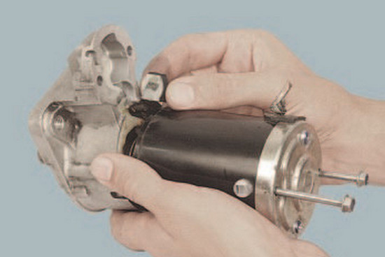 Самостоятельный ремонт стартера на автомобиле Renault Logan