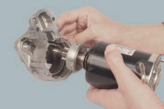 Самостоятельный ремонт стартера на автомобиле Renault Logan