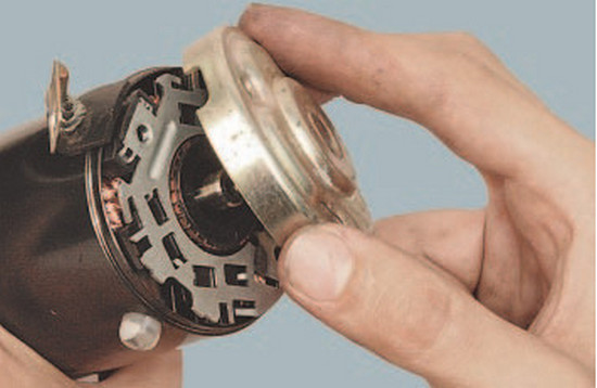 Самостоятельный ремонт стартера на автомобиле Renault Logan