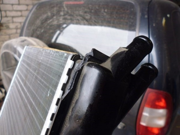 Меняем самостоятельно радиатор печки на Нива Шевроле