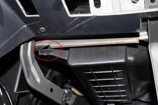 Меняем самостоятельно радиатор печки на Нива Шевроле