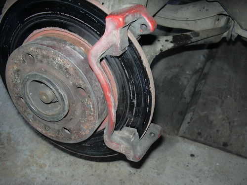 Основные неполадки, возникающие в тормозной системе современного автомобиля Основные неполадки, возникающие в тормозной системе современного автомобиля