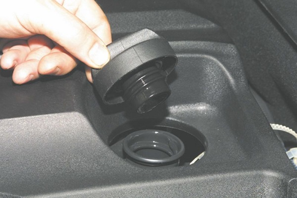 Меняем самостоятельно моторное масло на Шевроле Нива