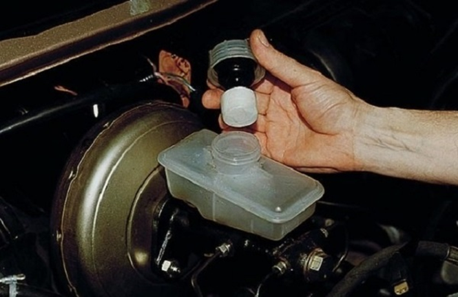 Ремонт тормозов ВАЗ 2109: прокачиваем тормозную систему Ремонт тормозов ВАЗ 2109: прокачиваем тормозную систему