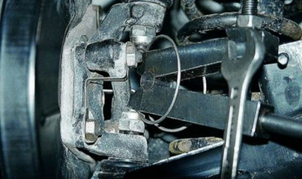 Диагностика и ремонт шаровых опор ВАЗ 2106