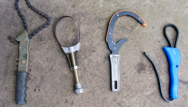 Замена масляного фильтра и масла в двигателе ВАЗ 2112 Замена масляного фильтра и масла в двигателе ВАЗ 2112