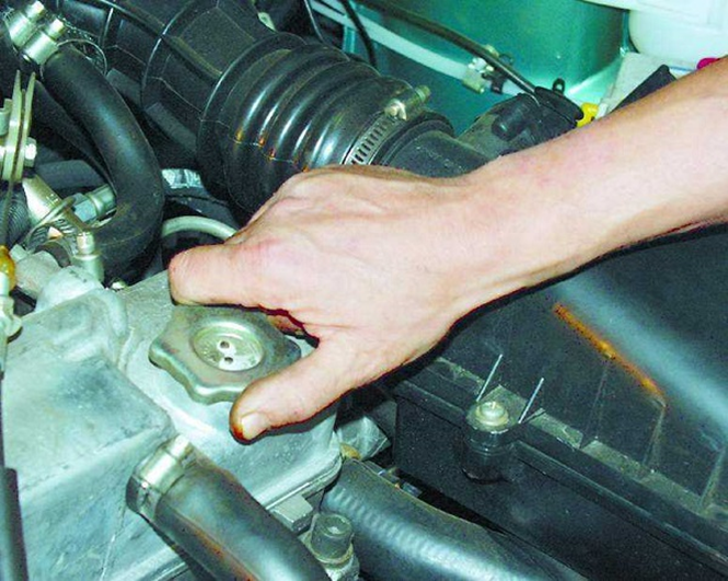 Замена масляного фильтра и масла в двигателе ВАЗ 2112 Замена масляного фильтра и масла в двигателе ВАЗ 2112