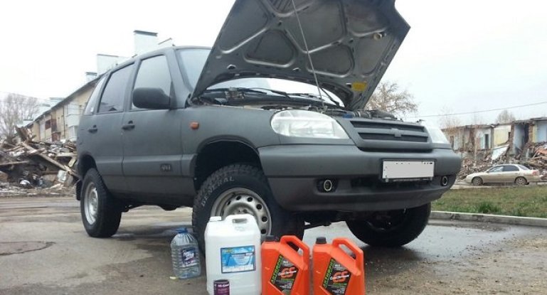 Как самостоятельно поменять охлаждающую жидкость на Нива Шевроле