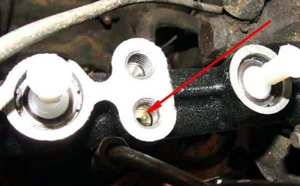 Ремонтируем своими руками главный тормозной цилиндр ВАЗ 2107 Ремонтируем своими руками главный тормозной цилиндр ВАЗ 2107