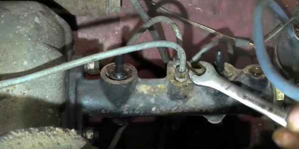 Ремонтируем своими руками главный тормозной цилиндр ВАЗ 2107 Ремонтируем своими руками главный тормозной цилиндр ВАЗ 2107