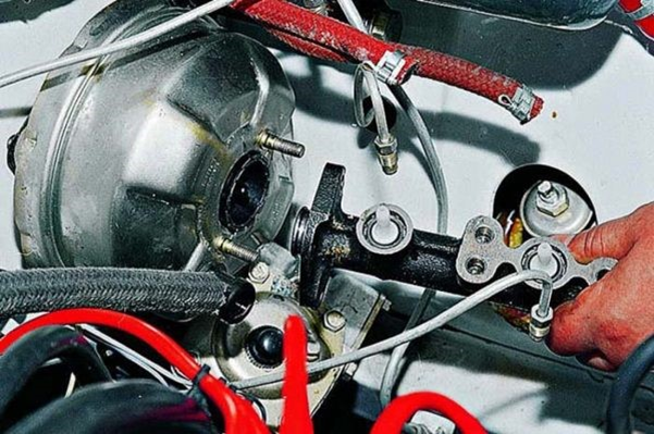 Ремонтируем своими руками главный тормозной цилиндр ВАЗ 2107 Ремонтируем своими руками главный тормозной цилиндр ВАЗ 2107