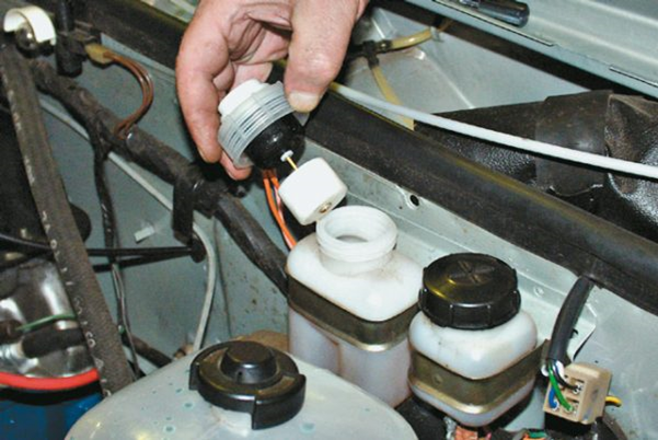 Ремонтируем своими руками главный тормозной цилиндр ВАЗ 2107 Ремонтируем своими руками главный тормозной цилиндр ВАЗ 2107