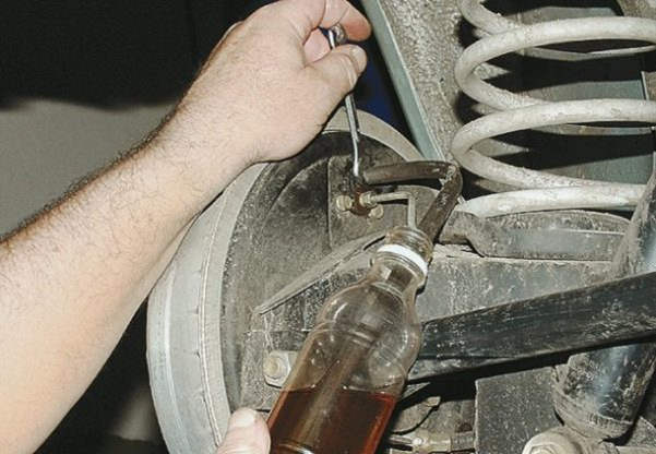 Ремонтируем своими руками главный тормозной цилиндр ВАЗ 2107 Ремонтируем своими руками главный тормозной цилиндр ВАЗ 2107